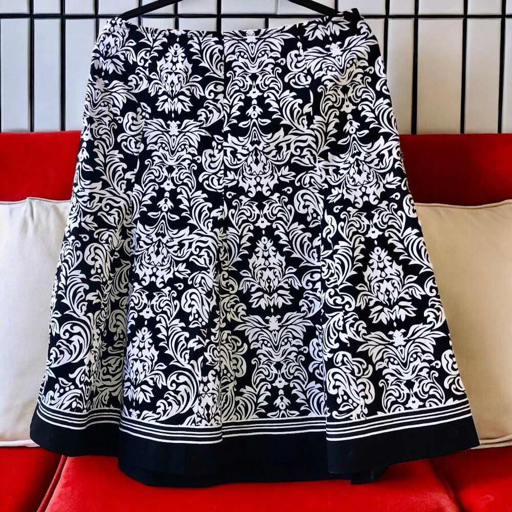 GNW Black & White Flare Skirt Side Zip Womens size 12 FLAW